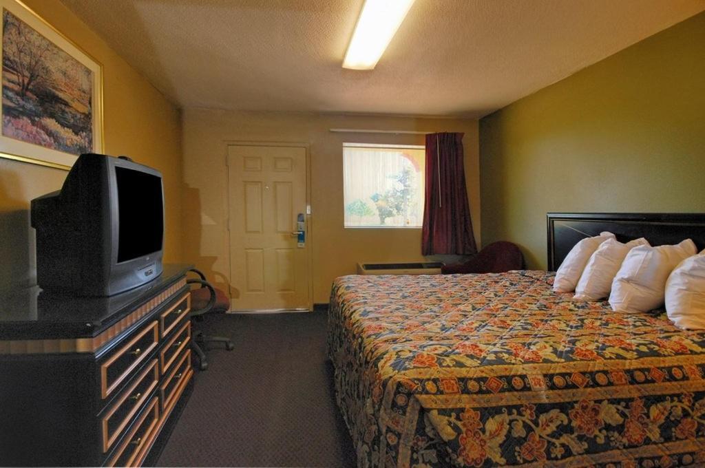Rodeway Inn Indianola Habitación foto